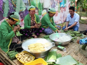 Tưng bừng ngày hội bánh dân gian Nam bộ mừng Tết