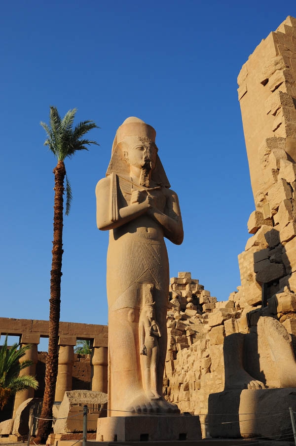 Linh thiêng Karnak giữa biển sa mạc