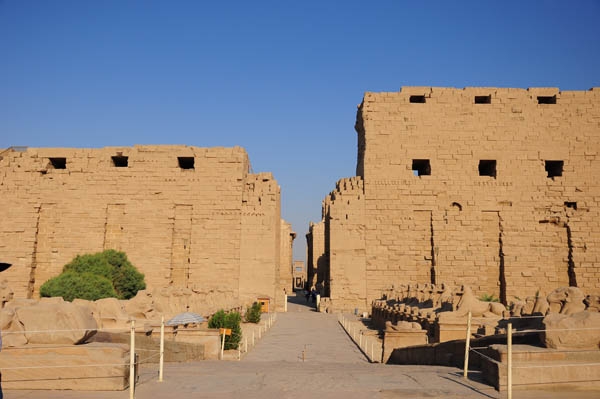 Linh thiêng Karnak giữa biển sa mạc