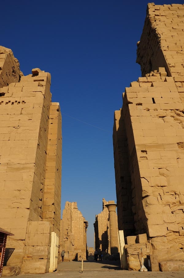 Linh thiêng Karnak giữa biển sa mạc