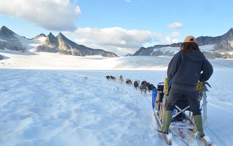 Đến Alaska thả mình trên dòng sông băng dài bất tận