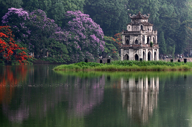 Hà Nội - mười hai tháng hoa