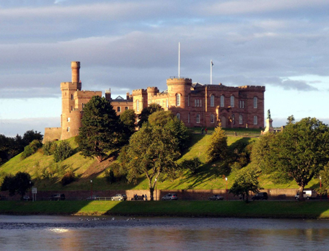 Th&agrave;nh phố Inverness
