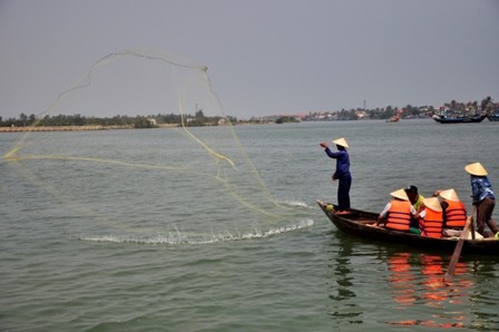 Tour du lịch dân dã hút khách