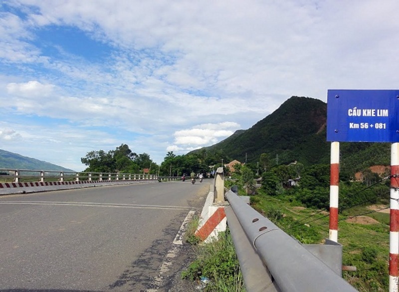  Qua cầu Khe Lim một đoạn là tới Khu Du Lịch Sinh thái Khe Lim. Ảnh: dichvu43.com