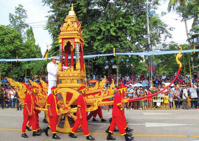 Lạ lẫm với lễ hội Nến và tác phẩm bằng sáp