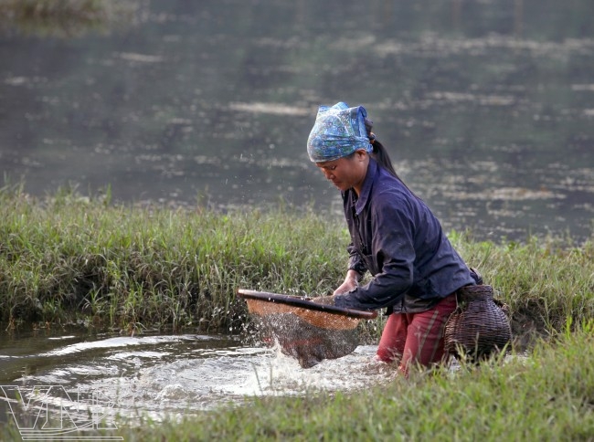 Mênh mông sông núi hồ Noong