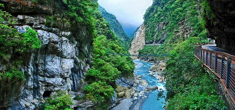 Vườn quốc gia Taroko gam màu xanh bao phủ