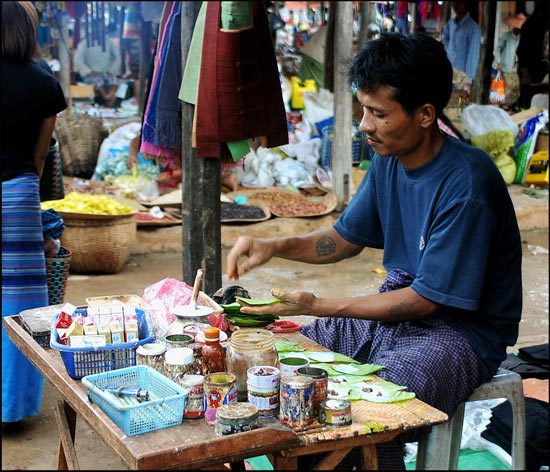 Những phong tục lạ chỉ có ở Myanmar