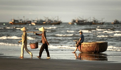 Làng biển Long Sơn thanh bình với tục chết chung hòm kỳ lạ