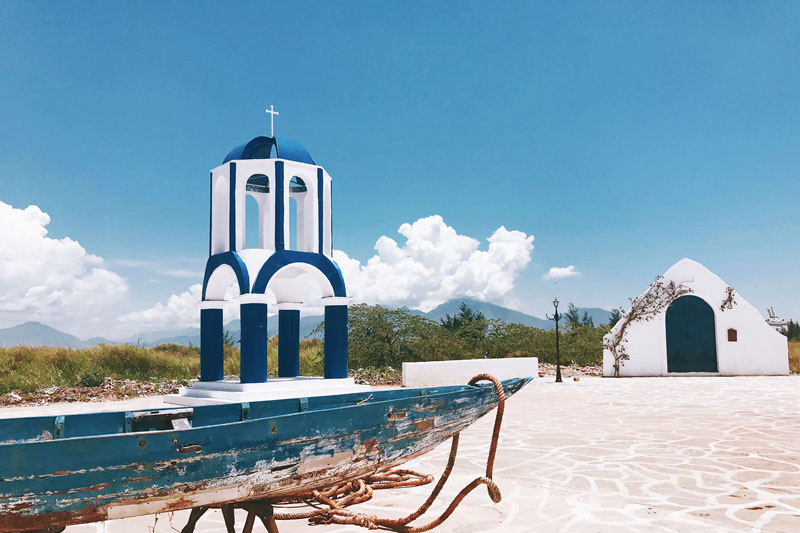 Những địa điểm dễ g&acirc;y nhầm lẫn với thi&ecirc;n đường Santorini huyền thoại