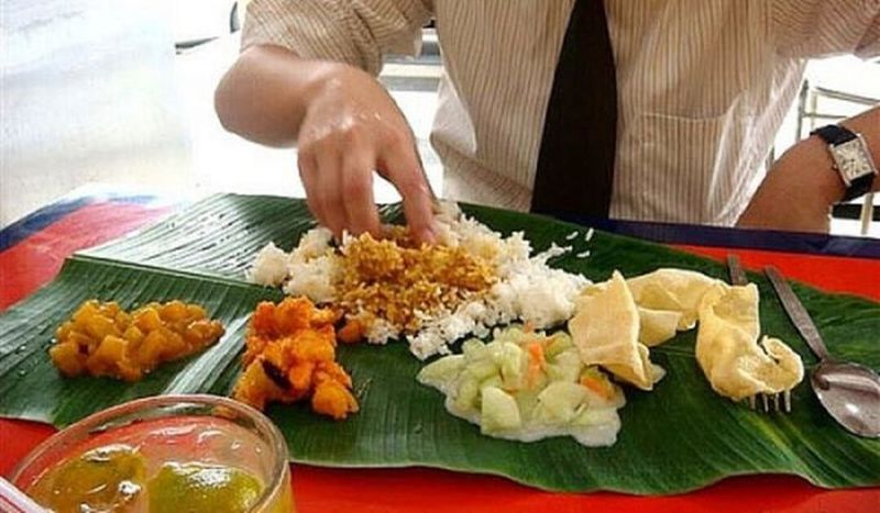Không dùng tay trái là văn hóa ăn uống của người Ấn Độ