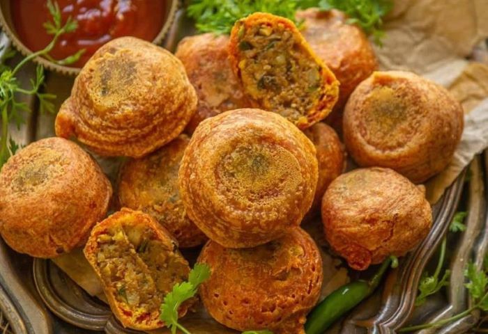 Aloo Bonda thường được dùng làm món ăn nhẹ ở phía Nam Ấn Độ 