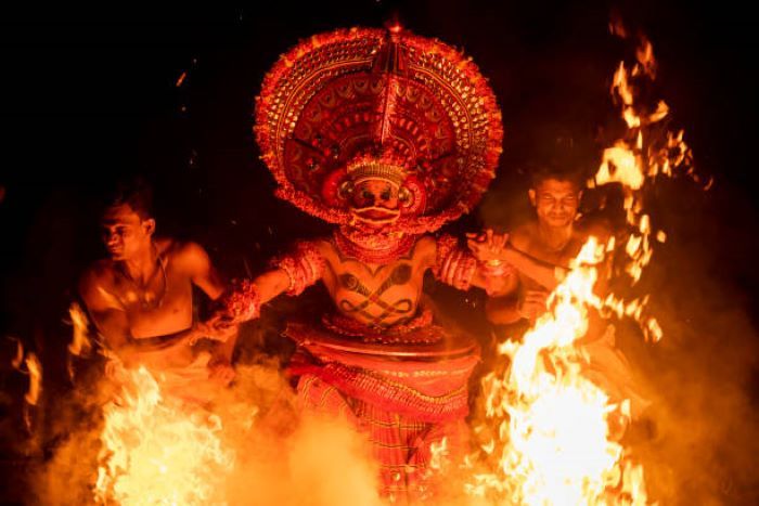 Tham gia lễ hội Theyyam kỳ lạ khi đến du lịch Ấn Độ