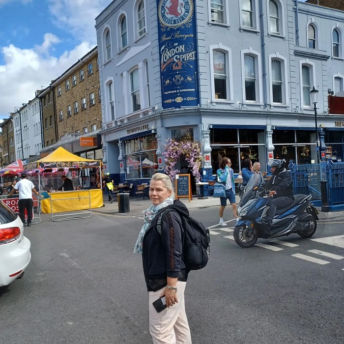 Du lịch, khám phá khu phố mua sắm ở London Portobello