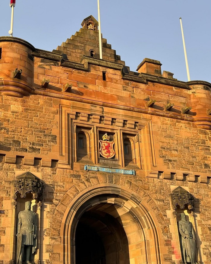 Cổng đi vào lâu đài Edinburgh