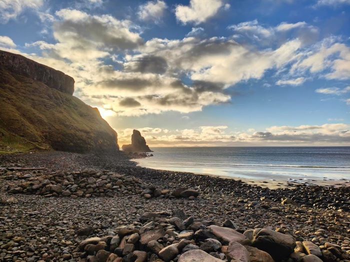 Khung cảnh biển và bầu trời thật đẹp trên đảo Skye ở Scotland Anh