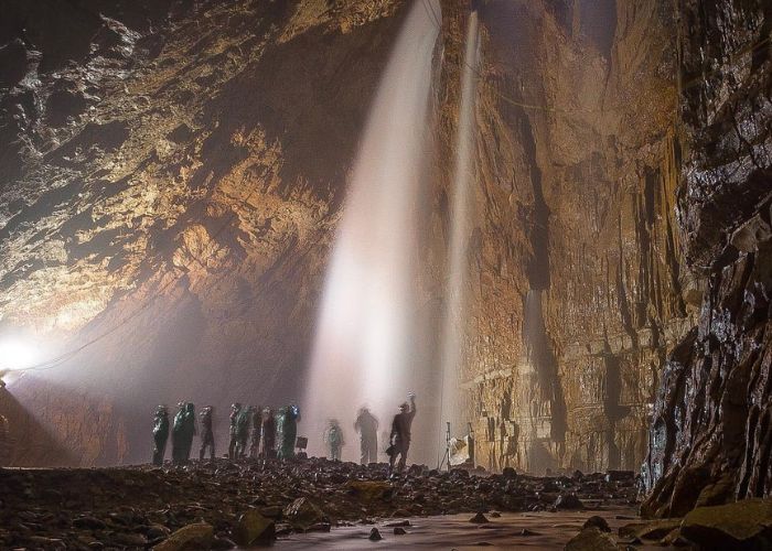 Khám phá hang động Gaping Gill Anh hùng vĩ sâu hơn 100m