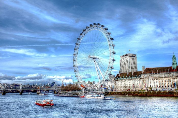 Vòng quay Thiên niên Kỷ gần bờ sông Thames, biểu tượng của nước Anh