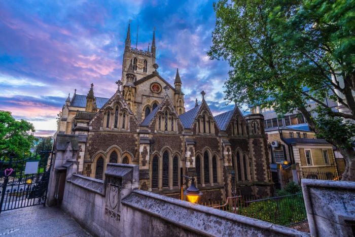 Kiến trúc đồ sộ, lộng lẫy của nhà thờ Southwark ở London