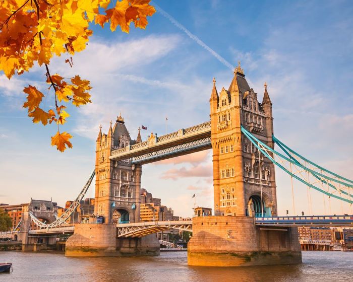 Cầu Tháp là địa điểm nổi tiếng ở London