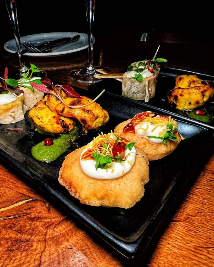  3 món gà bơ & bellini của nhà hàng Ấn Độ ở London Roti Chai