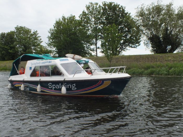 Tàu ở thị trấn Spalding ở Lincolnshire Anh là trải nghiệm thú vị