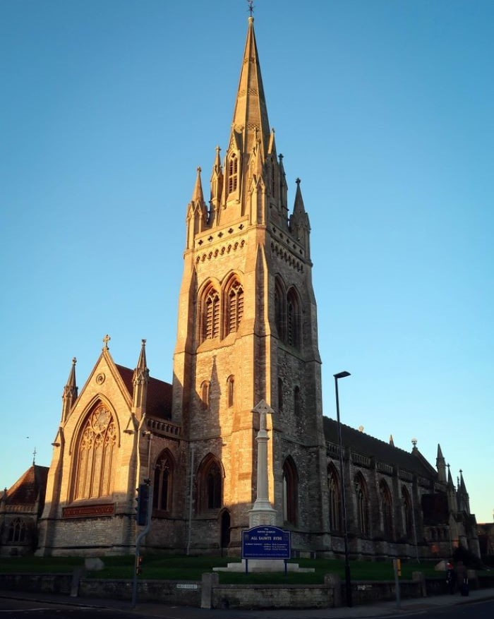 Nhà thờ có kiến trúc đồ sộ, nguy nga trên thị trấn Ryde