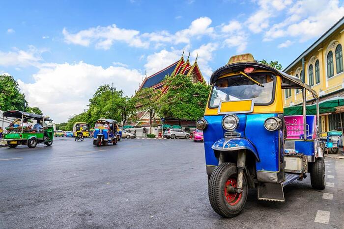 Du khách có thể đi xe tuk tuk đến Cố đô Koh Ker Campuchia 