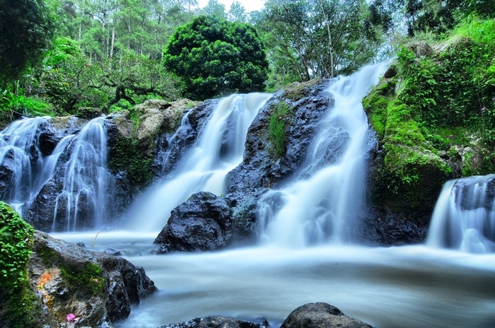 Du lịch Bandung khám phá thác nước Maribaya