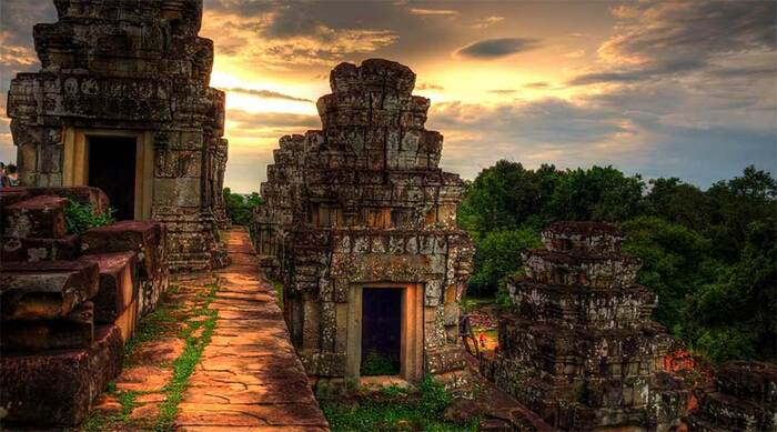 Đền Phnom Bakheng là ngôi đền ở Campuchia có cảnh hoàng hôn đẹp nhất