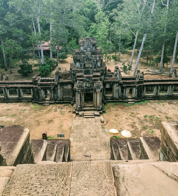 Trong quần thể Angkor Thom đền Ta Keo là ngôi đền cao nhất