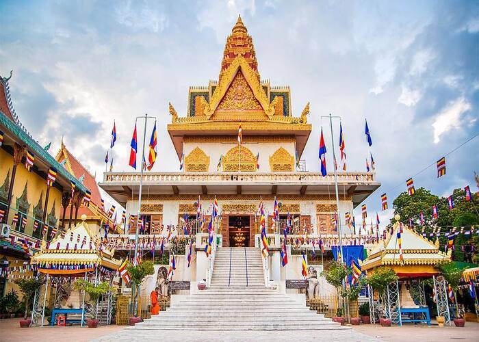 Chiêm bái Chùa Wat Ounalom Campuchia có chứa di vật của Đức Phật