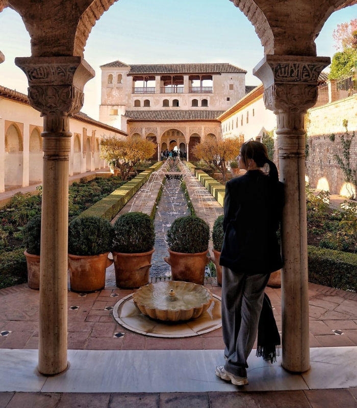 Khi đến tham quan Alhambra bạn sẽ cảm thấy rất yên bình