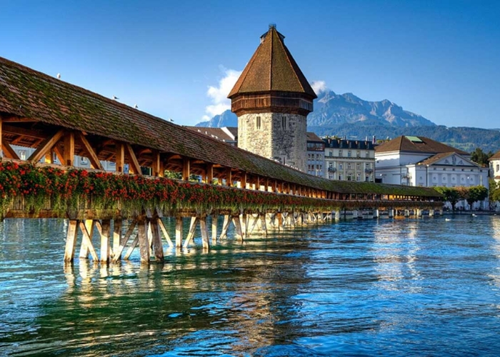 Cầu Chapel là điểm nhấn cho dòng sông tại Lucerne