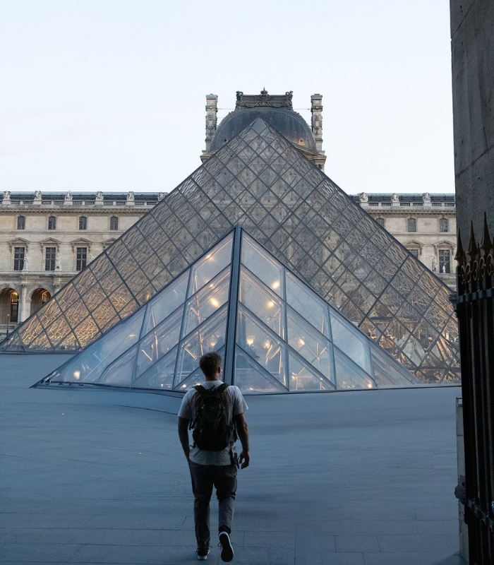 Tầng 2 dãy nhà Richelieu của bảo tàng Louvre trưng bày một bộ sưu tập hội họa Pháp