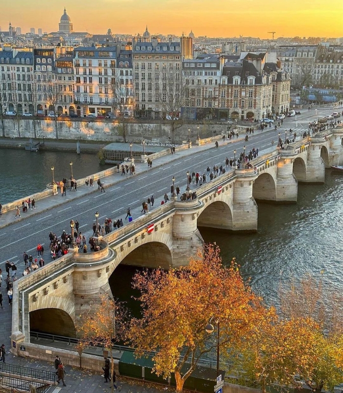 Sông Seineuốn lượn qua trung tâm Paris