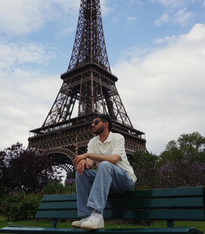 Tháp Eiffel Pháp thu hút hàng triệu du khách mỗi năm