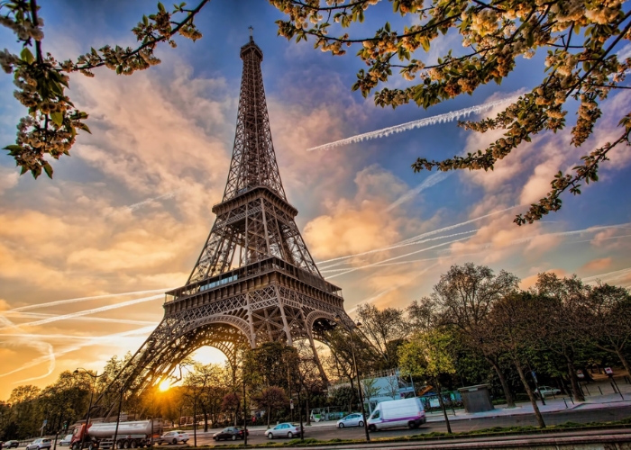 Tháp Eiffel Pháp: Biểu tượng trường tồn cùng thời gian