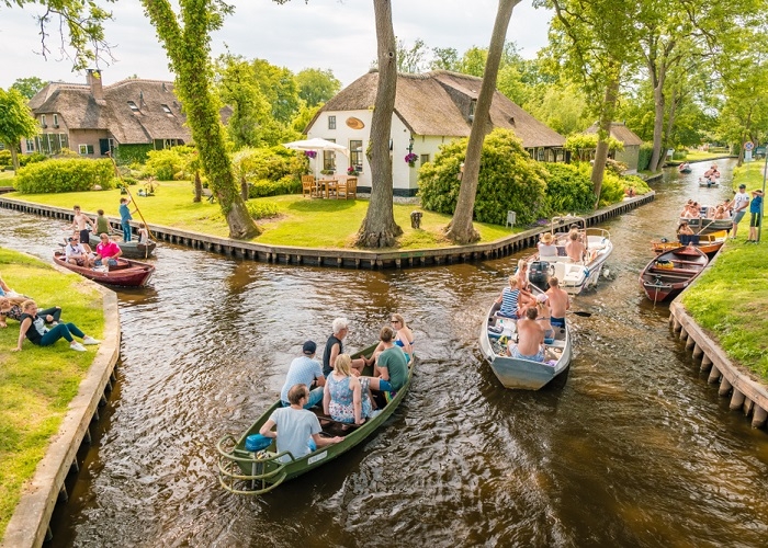 Lạc bước vào làng Giethoorn Hà Lan – Ngôi làng trên kênh đào thơ mộng