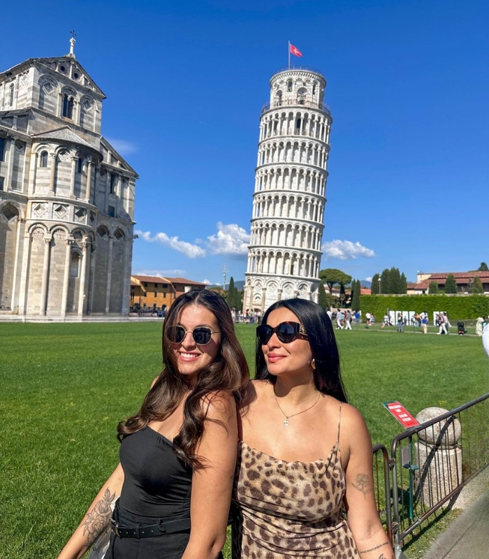 Tháp nghiêng Pisa nổi tiếng thế giới bởi kiến trúc độc đáo với độ nghiêng lệch
