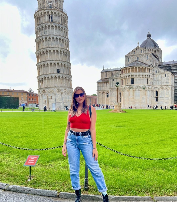 Tháp nghiêng Pisa nằm trong quần thể Piazza dei Miracoli, có nhiều cách để di chuyển