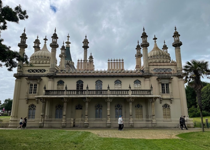 Cung điện Pavilion, là một cung điện ven biển nằm ở Brighton