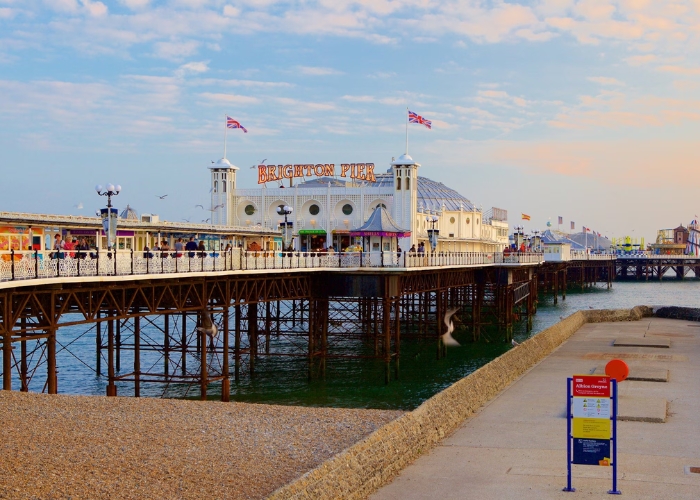 Bến tàu Brighton là một biểu tượng du lịch nổi tiếng thu hút du khách từ khắp nơi trên thế giới