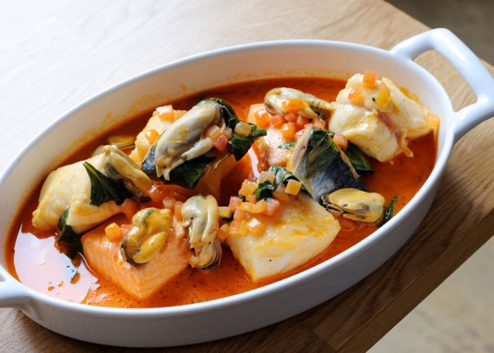 Bouillabaisse là món hầm hải sản, đặc sản của Provence