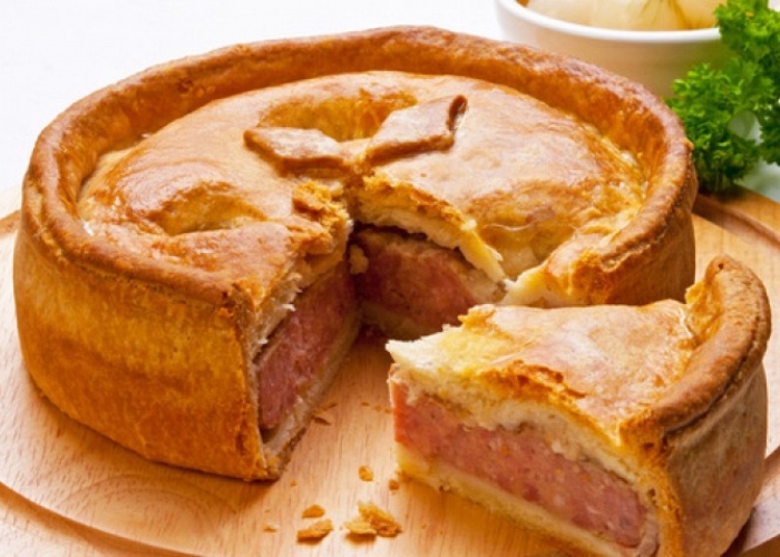 Bánh Pork pie là món bánh ăn nhẹ phố biến ở Anh