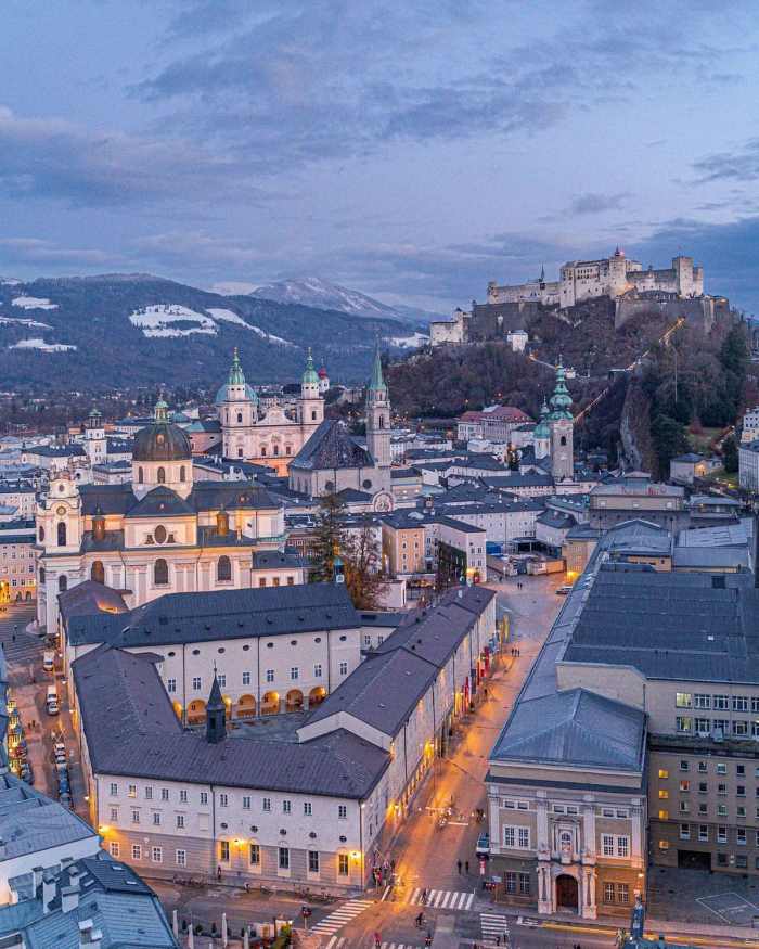 Ngôi nhà xung quanh lâu đài Hohensalzburg ở nước Áo