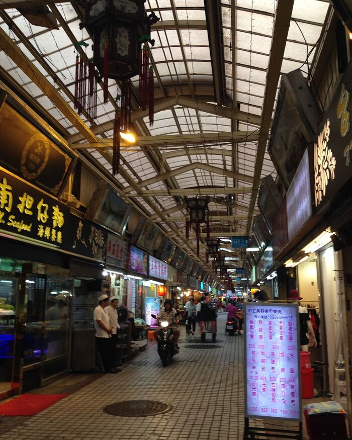 Chợ đêm Đài Loan Huaxi là điểm du lịch không thể bỏ qua khi đến Đài Bắc