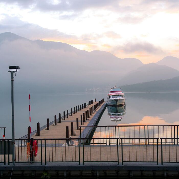 Tên gọi của hồ Nhật Nguyệt xuất phát từ hình dáng đặc biệt của nó