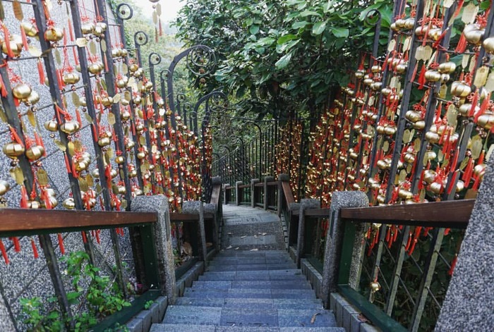 Du khách cần leo 366 bậc thang lên Miếu Văn Võ Đài Loan
